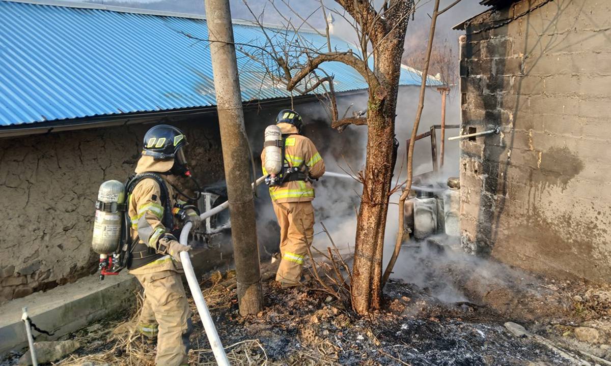 경북 의성군 단독주택서 불… 2명 심정지·1명 화상 [사건수첩]