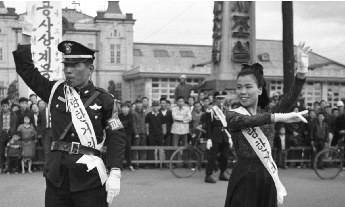 “국민가수 이미자가 교통정리”…대구시, ‘사진으로 보는 대구 80년’ 발간