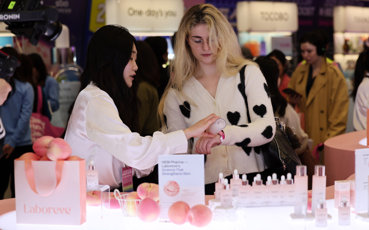 달팽이 세럼부터 10단계 스킨케어 루틴까지…세계 사로잡은 K뷰티에 외신 주목