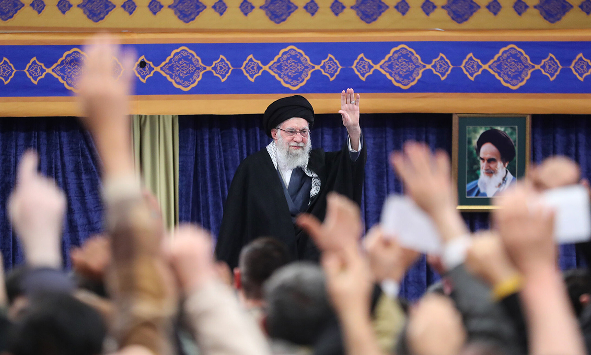 베네수 다음은 이란?… 트럼프 “시위대 폭력 진압 땐 美 개입”