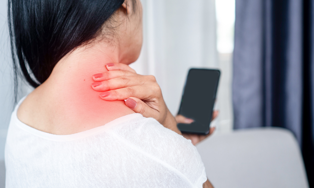 한파에 움츠린 목·어깨 …‘디스크 습격’ 조심해야