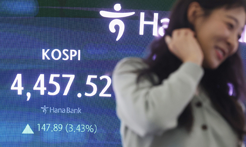 뜨거운 반도체 랠리… 코스피, 4400선도 뚫었다