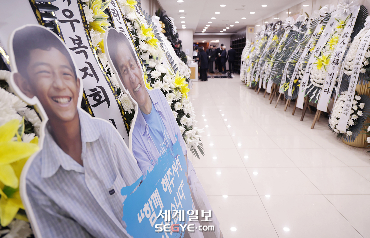 [포토] 故 안성기 '추모 화환 가득한 빈소'