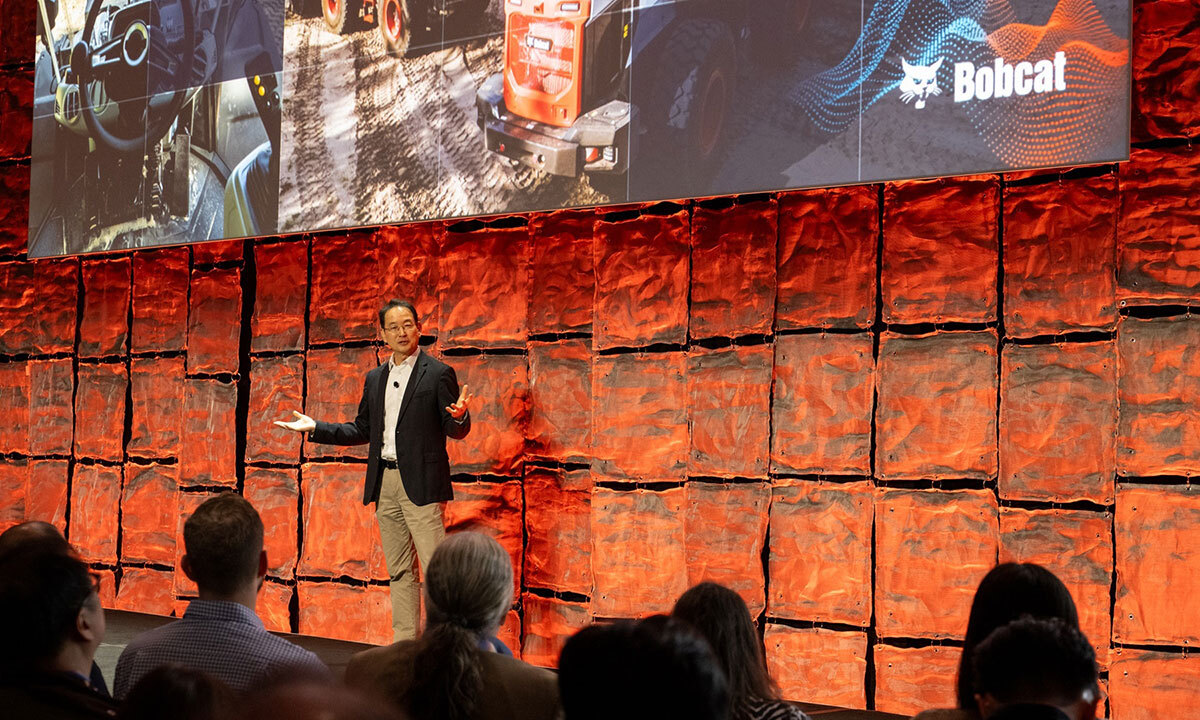 건설장비도 말로 조작한다…두산밥캣, AI 음성 제어 기술 공개 [CES 2026]