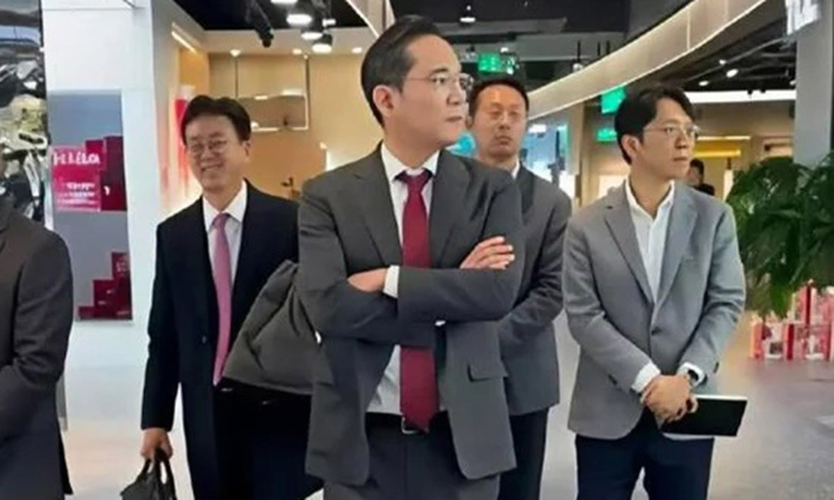 베이징 쇼핑몰에 뜬 이재용… 중국서 화제몰이