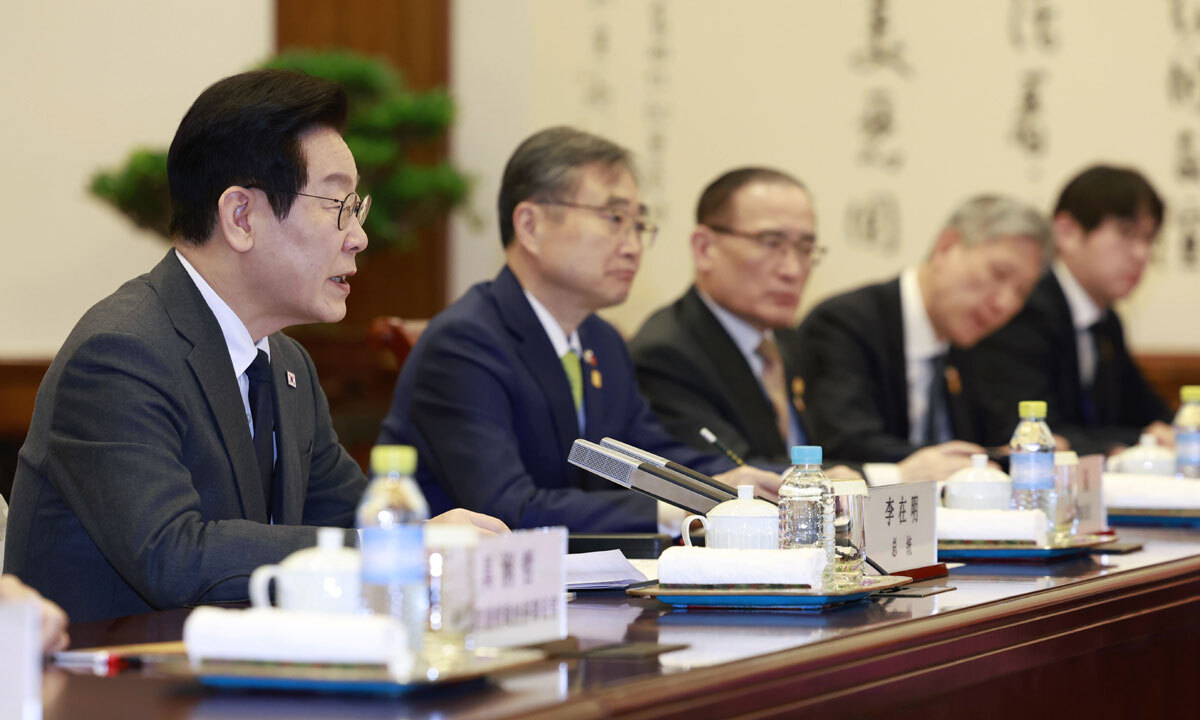 리창 만난 李대통령 “한·중관계 발전 큰 역할 기대”