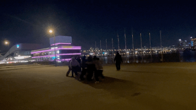 “횡단보도 안 뛰지만 야밤에는 전력질주”…2030 홀린 ‘경찰과 도둑’ [밀착취재]