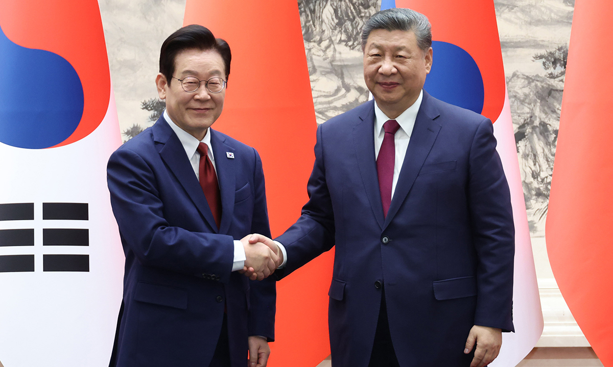 “한·중 관계 토대 바뀌어… 수평·호혜적 협력 관계 필요” [李대통령, 中 순방 간담회]