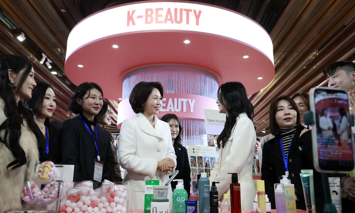 한·중 관계 훈풍 기대에… “봄날 다시 오나” 화색 도는 K뷰티