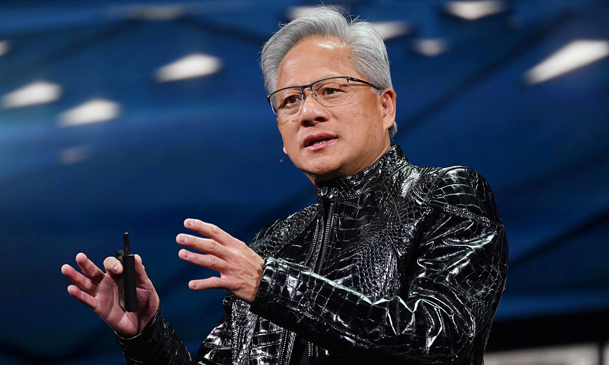 젠슨 황 “HD현대 조선소, 디지털 트윈 완벽 구현…미래 기대”