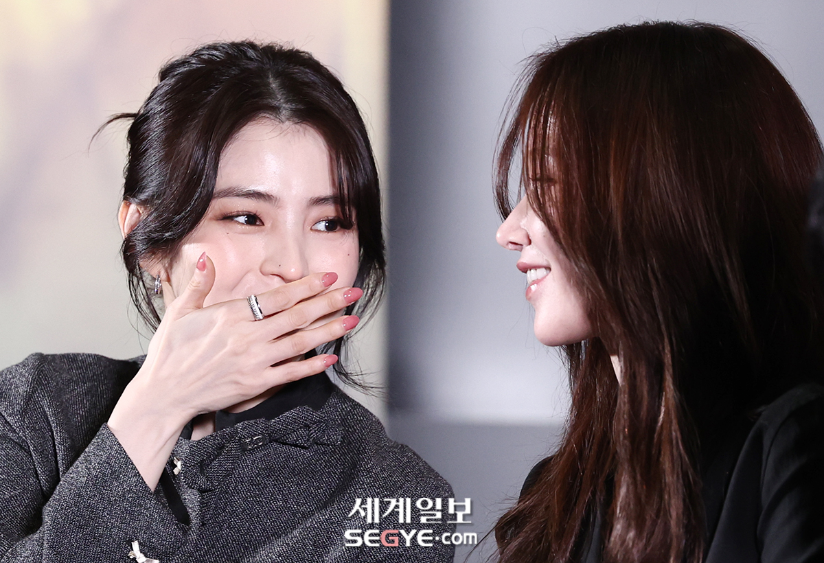 [포토] 한소희-전종서 '절친들의 대화'