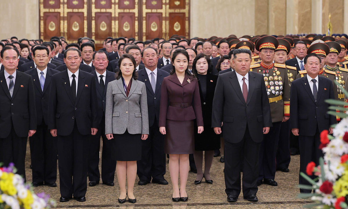 "계승문제 본질은 후계자"…北당이론지, '후계자론' 설파