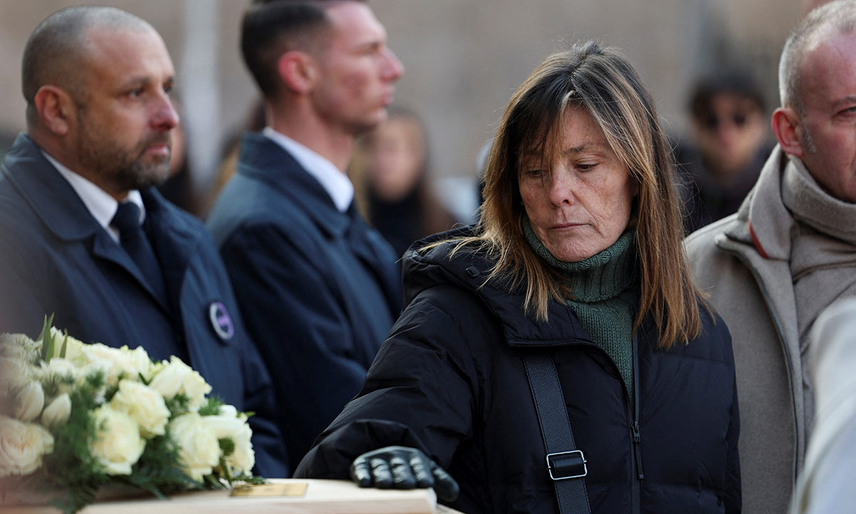 [한컷의 울림] 새해 첫날 참사… 아들과 영원한 작별