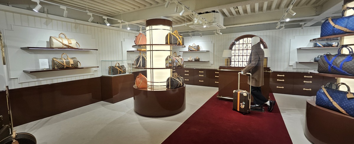 서울 한복판에 뜬 ‘루이비통 호텔’…모노그램 130주년 기념 도산스토어 새단장