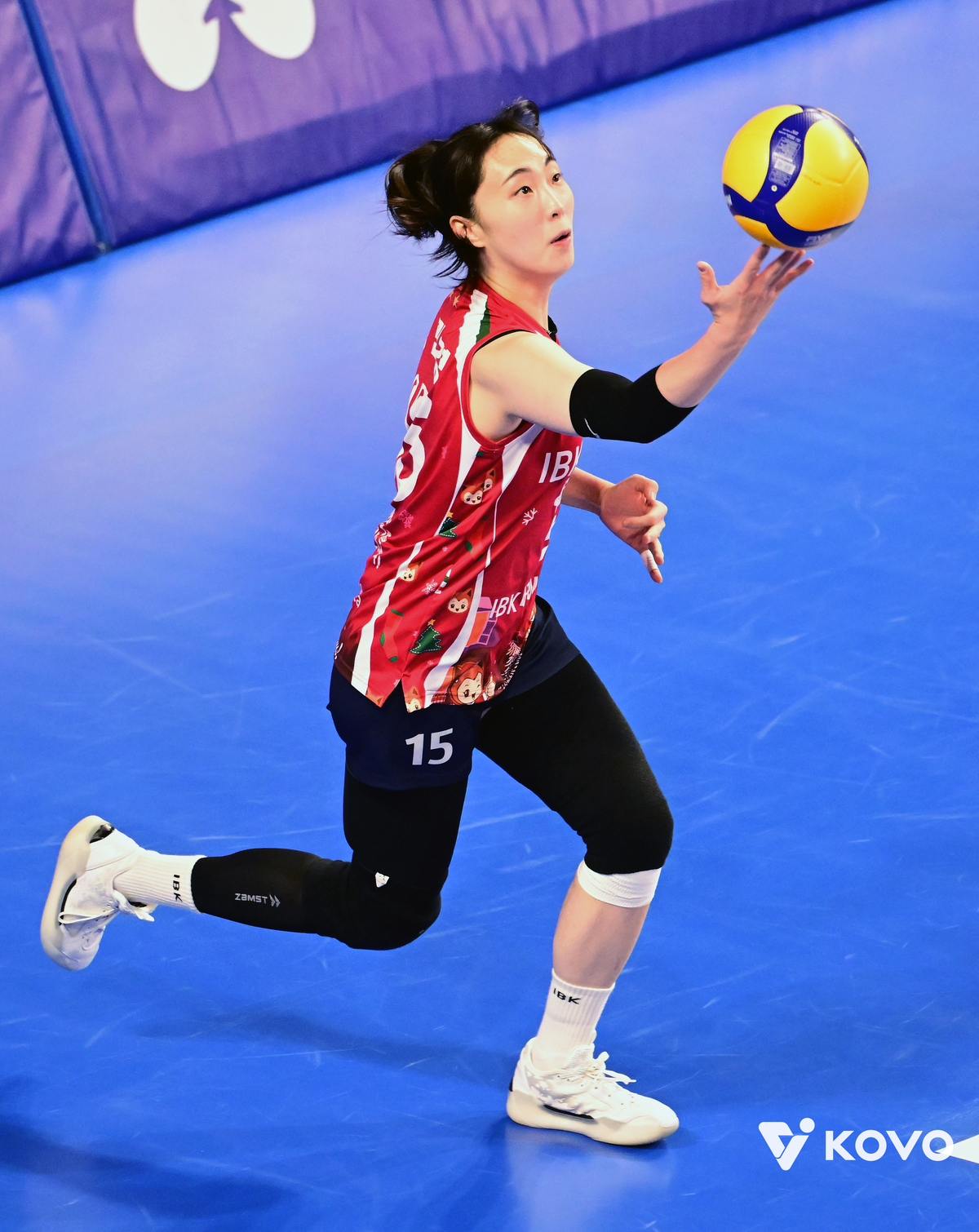 “밍키 언니, 37살 중에 언니가 제일 빨라요. 수비도 제일 잘해요”…IBK 코트 후방을 든든히 지키는 황민경의 헌신 [남정훈의 오버 더 네트]