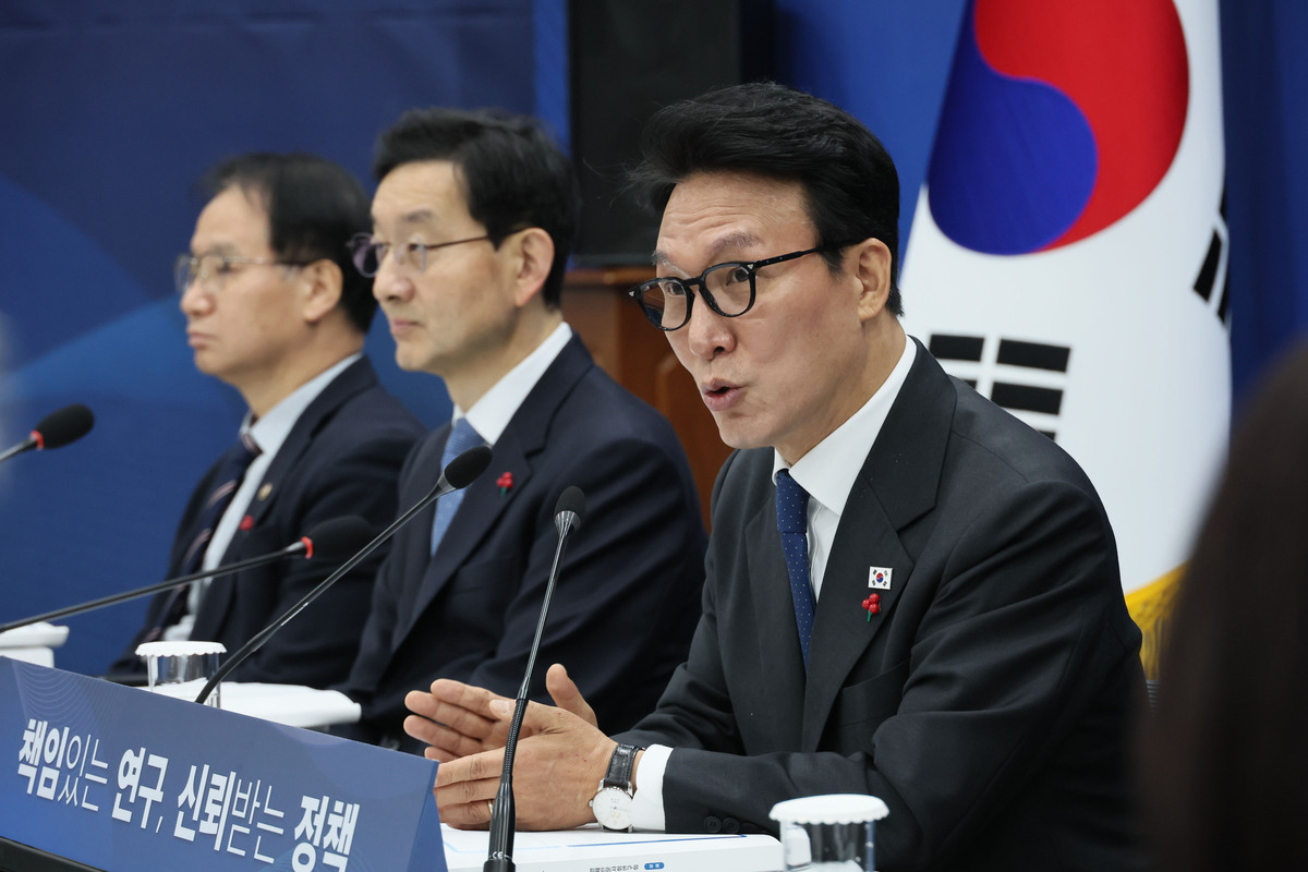 金총리, 경인사연 업무보고 생중계 주재…“건강한 긴장감 유지해달라”