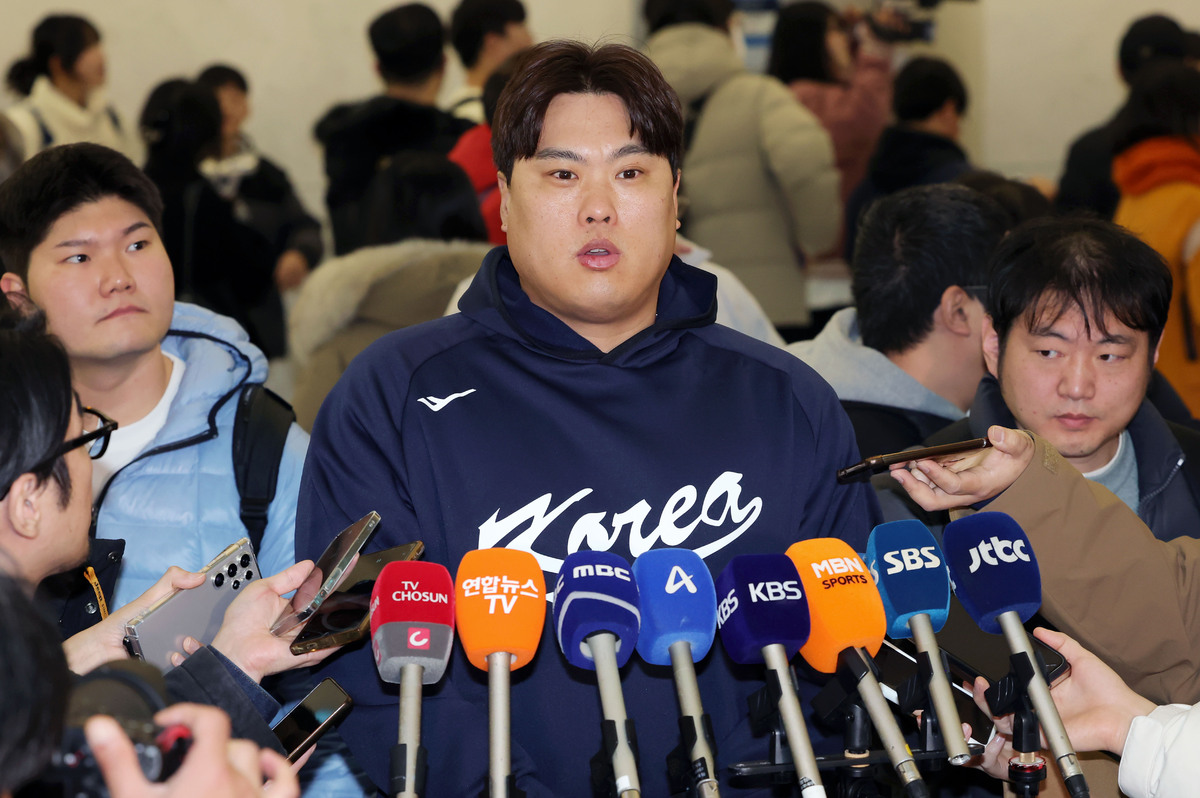 2010 광저우 이후 16년 만에 태극마크 다시 다는 ‘코리안 몬스터’ 류현진 “책임감에 무겁지만, 자랑스럽고 아직 경쟁력 있다고 생각해”