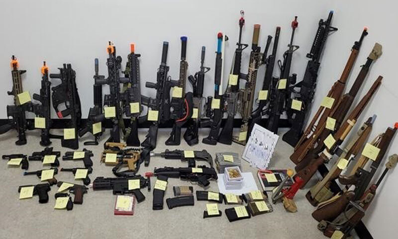 사제총기 제조·유통 19명 송치… 모의총포 338정 압수
