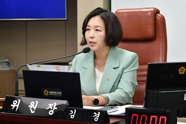 김경, 자술서로 공천헌금 ‘1억 전달’ 인정…시의회 제명 검토 속 CES 참석도 도마