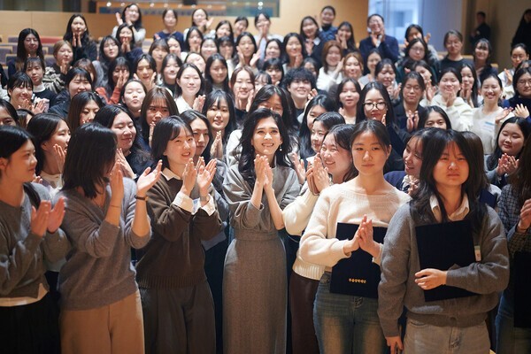 “명품 아니었어?”…이부진 17만원대 ‘올드 머니 룩’, 이 브랜드라는데