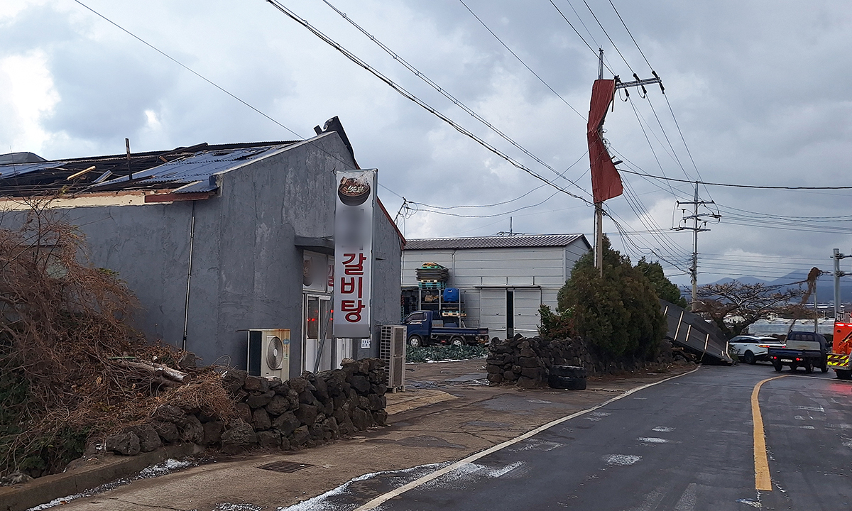 올겨울 제주 최강 한파…강풍·폭설에 육해공서 피해 속출