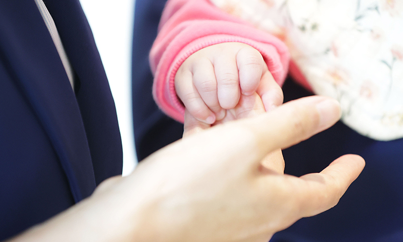 한국인, 출산의 기쁨만큼 경제 부담에 ‘한숨’