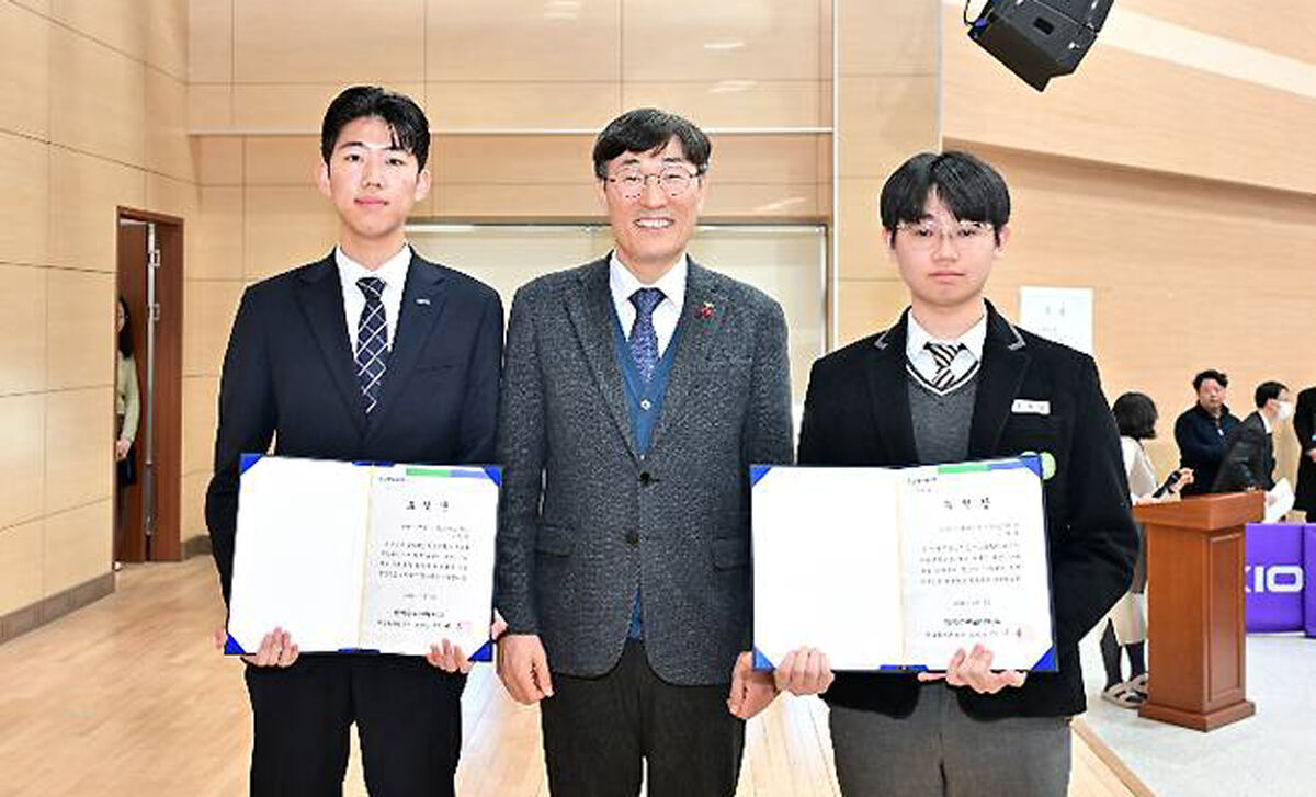 한울본부, 울진 24개교 졸업생 46명에 2170만원 장학금 만원 전달