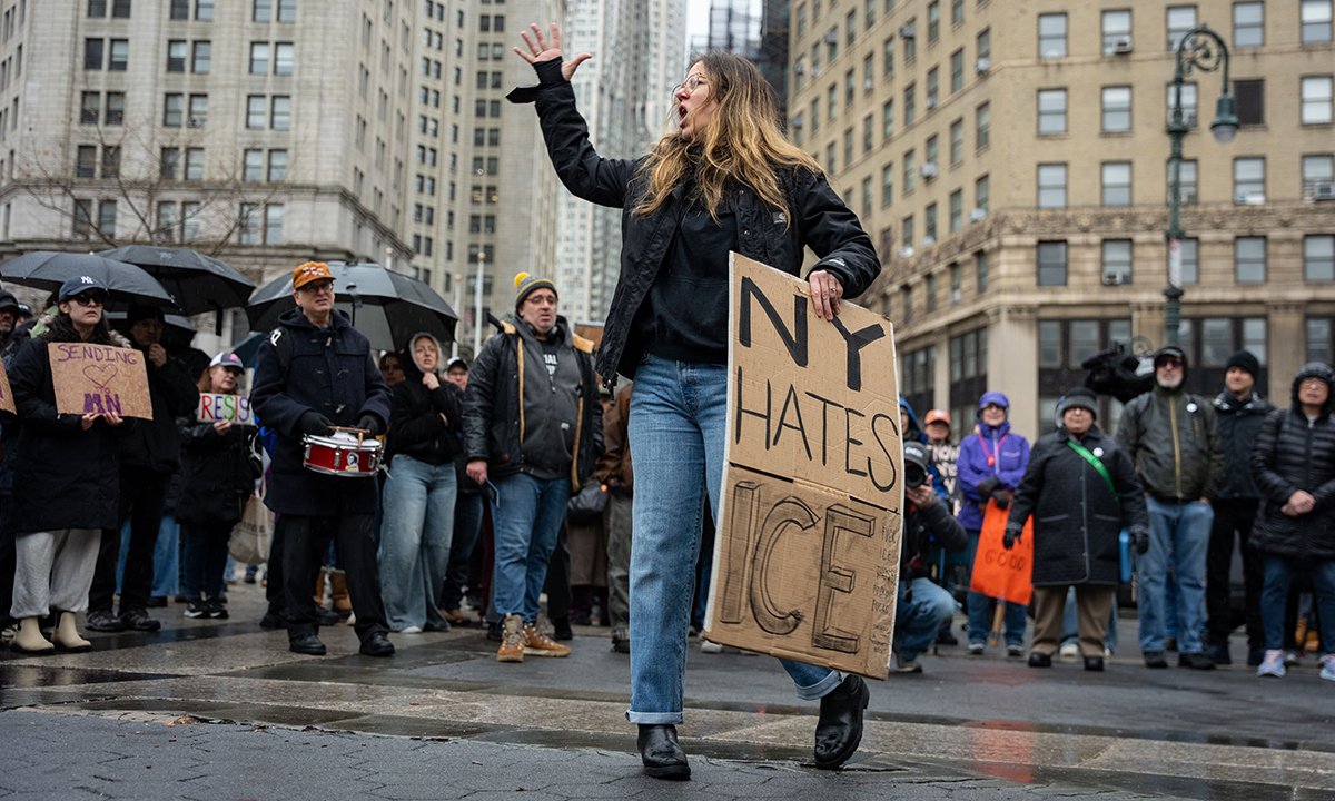 “ICE 영구퇴출”… 美 뒤덮은 분노