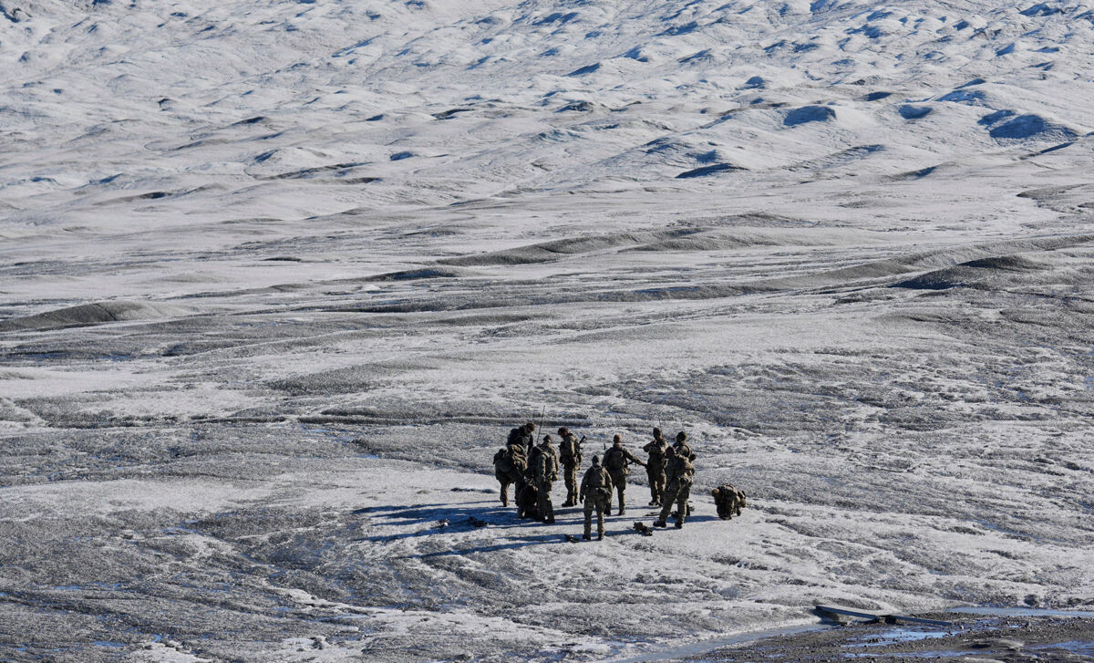 美 “달라” 그린란드 “자립”… 스텝 꼬인 덴마크