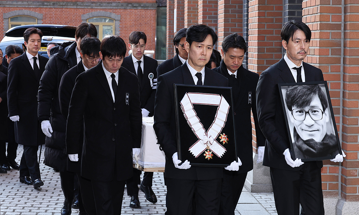 국민배우, 마지막 길도 조용한 울림… 故 안성기 눈물의 영결식 거행