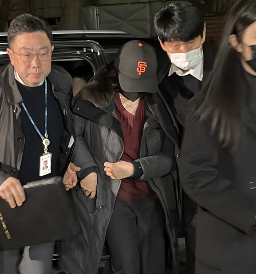 김경, 귀국 4시간 만에 경찰로…‘금품 반환’ 둘러싼 의혹 집중 조사