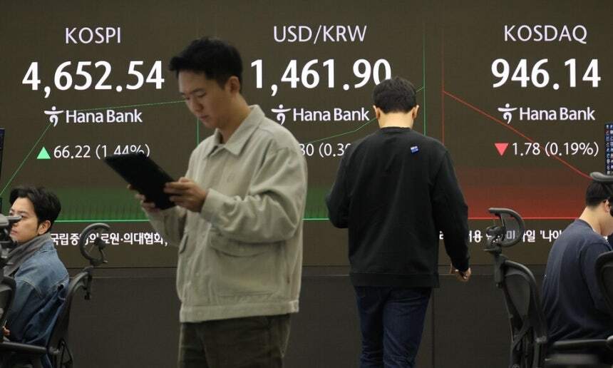 [속보] 코스피, 1.17% 오른 4639.89 출발…사상 최고치 경신