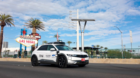 2026 자동차 시장 전환점…‘전기차 캐즘’ 넘고 ‘AI 로봇’이 달린다