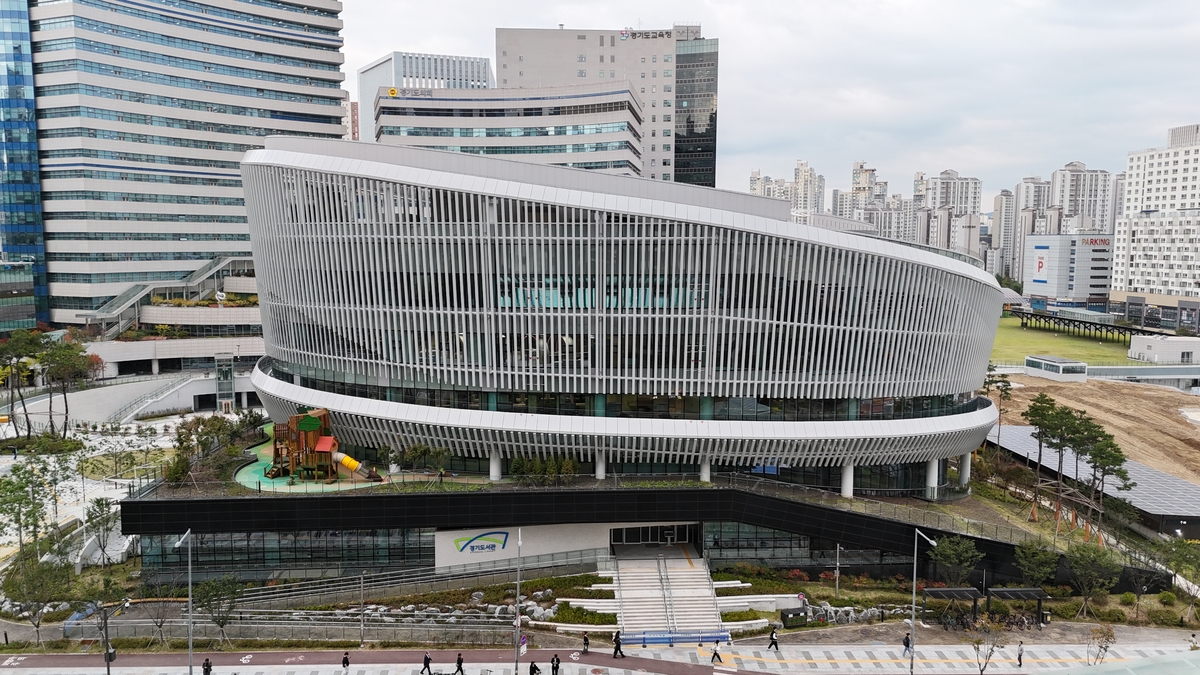 두 달 만에 28만명 몰렸다…도민과 만들어가는 ‘경기도서관’