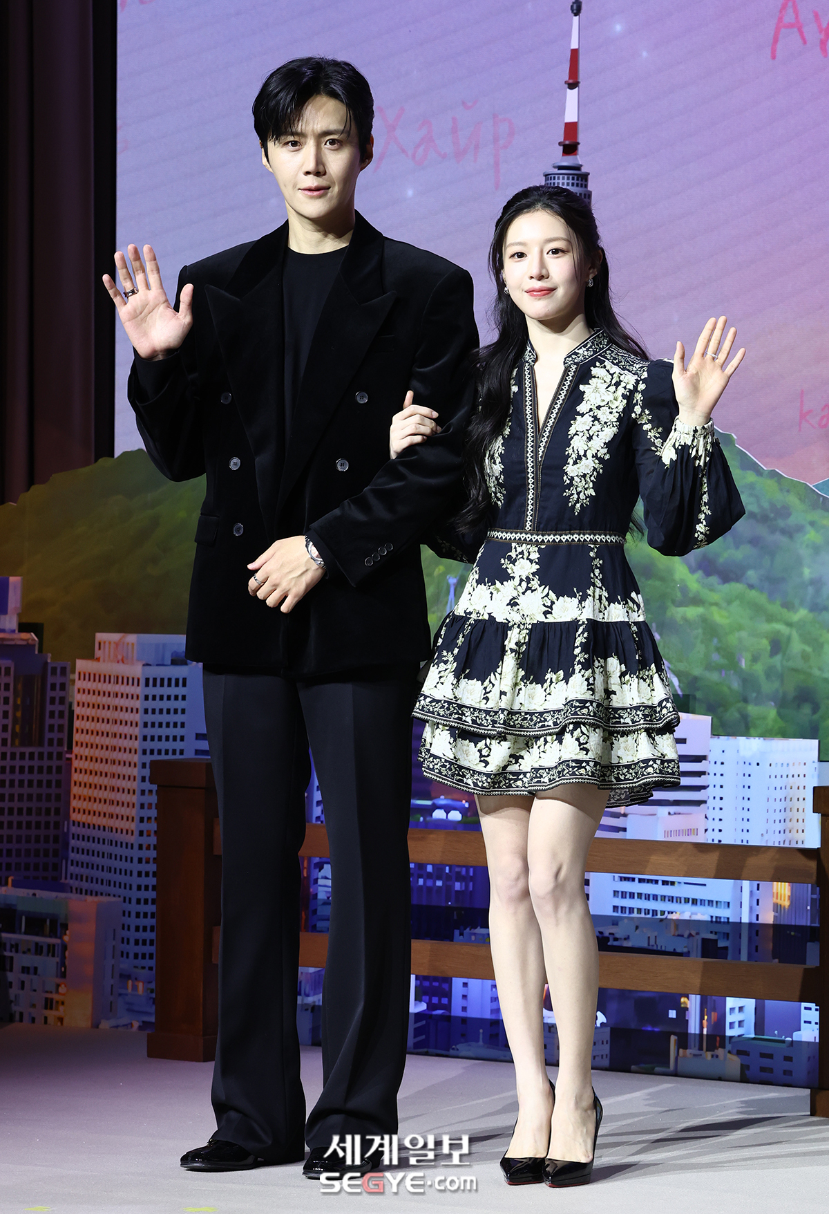 [포토] 김선호-고윤정 '반가운 손인사'