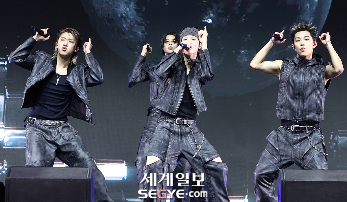 [포토] 롱샷 '신나는 데뷔 무대'