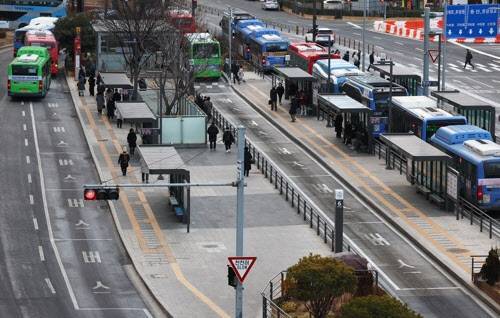 인접 도시에선 새벽부터 동동 발 굴러…‘서울 시내버스 파업’ 경기지역에 불똥 튀어