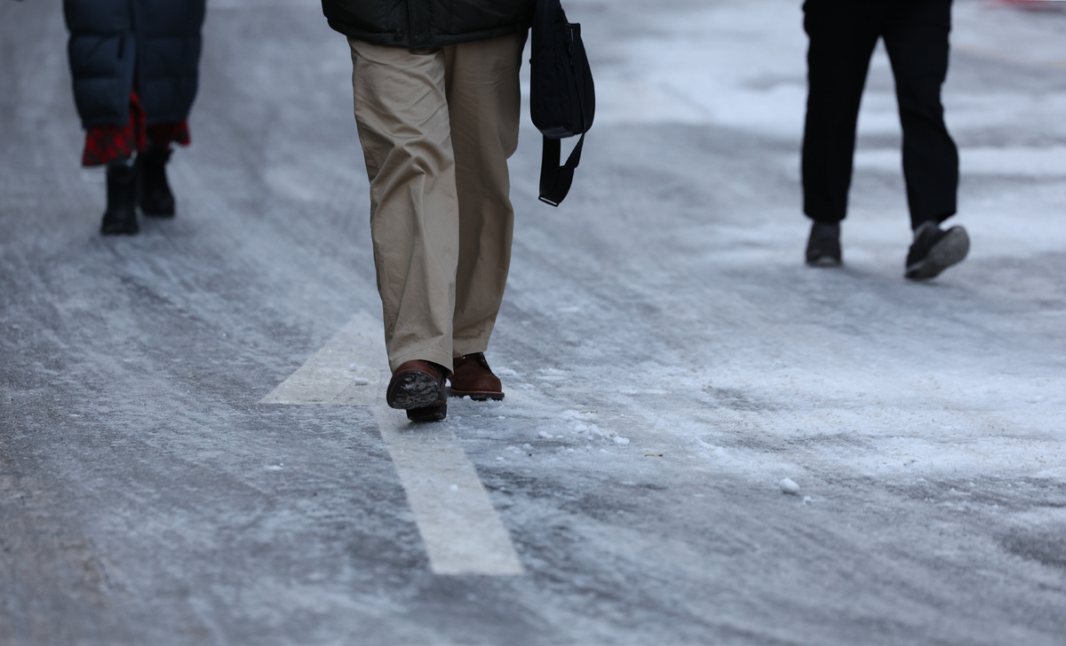 전국 구름 많다가 차차 흐려져…빙판 등 주의 [오늘날씨]