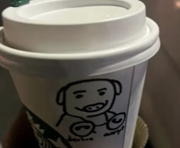 ‘이것’ 그린 테이크아웃컵을 경찰 줬다고?…美 스타벅스, 직원 해고