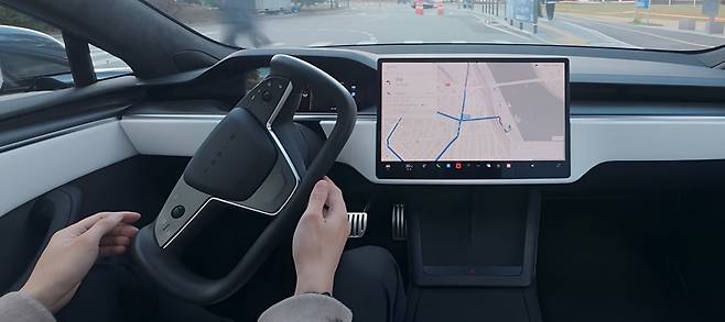 정부 “FSD, 중국산 테슬라 염두해 제도 설계할 수 없어”