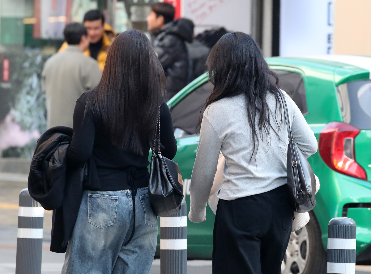 낮엔 포근하지만 밤엔 빙판길 변신… “출근길 200m 앞도 안 보여” [오늘날씨]