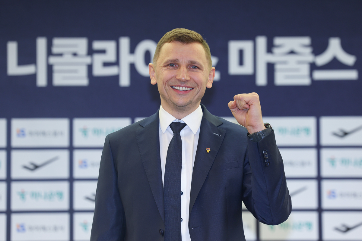 한국 농구 첫 외국인 감독 마줄스의 "크다고 농구 잘하는 거 아냐"