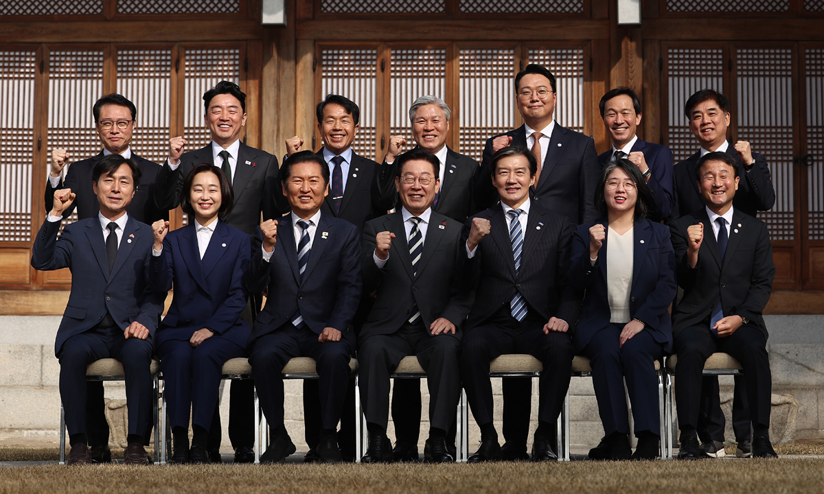 정당 지도부와 마주앉은 李 “국민 통합에 힘 모아달라”