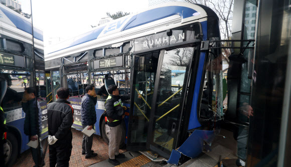 [속보] ‘서대문 인도 돌진’ 버스기사 “브레이크 작동 안 했다” 주장