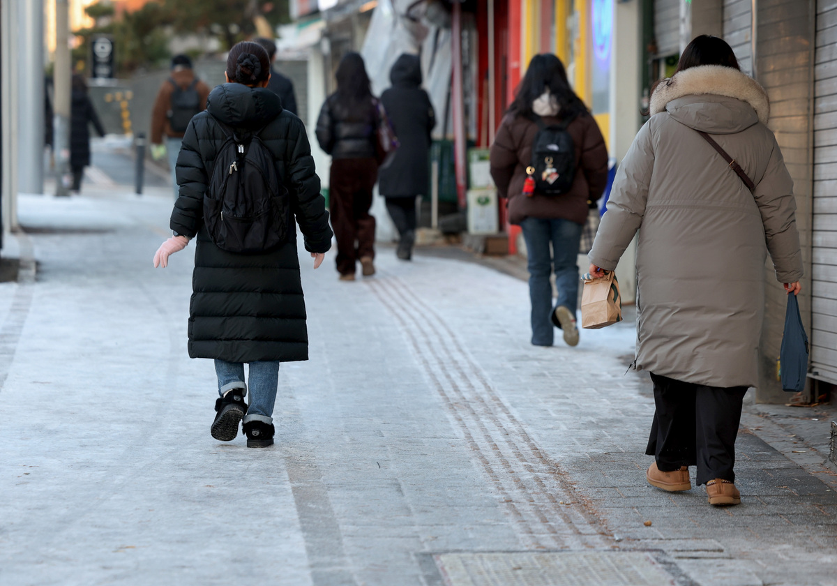출근길 영하권, 밤부터 ‘뚝’…전국 곳곳 눈·비 [오늘날씨]
