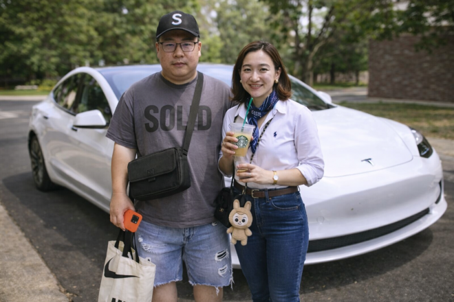 스트리트 패션에 아이폰·차는 테슬라…조롱거리 된 ‘영포티’, 젊은 여성에 접근도