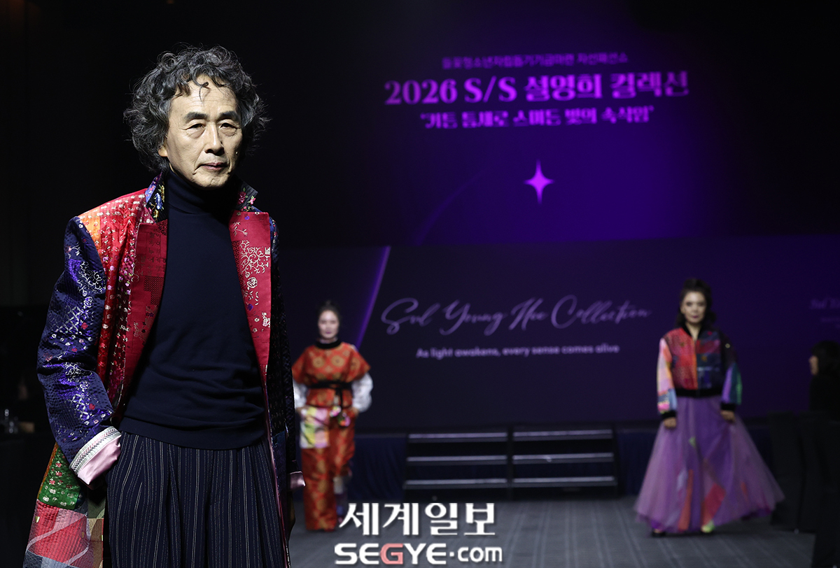 [포토] 시니어 모델들의 이색적인 런웨이