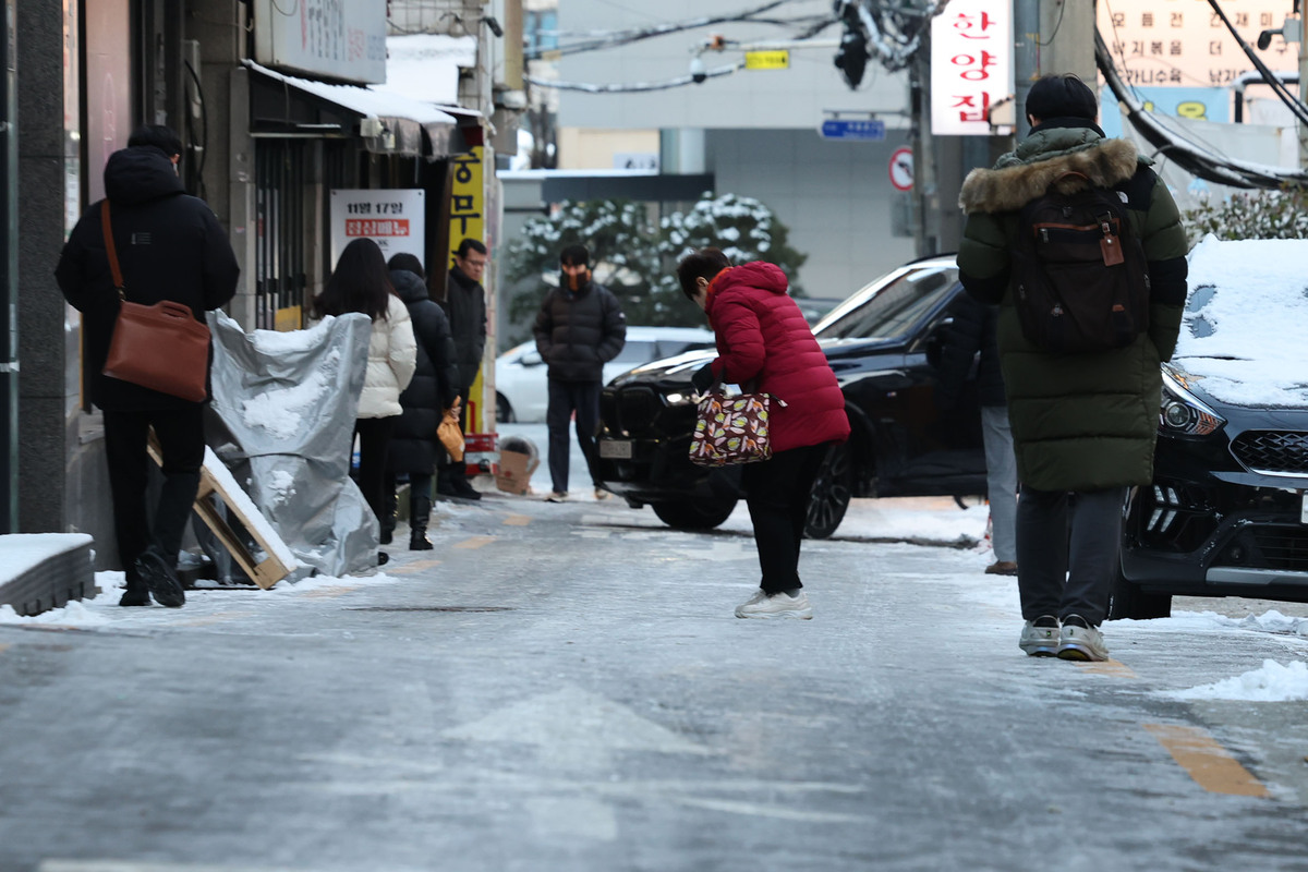 “한겨울 집 앞 나갔다가”…한랭질환 10명 중 6명은 ‘60세 이상’