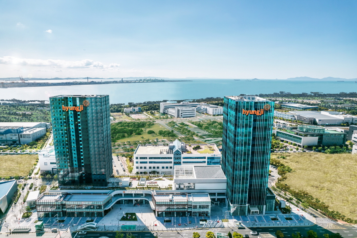 형지엘리트, 에이지테크로 로봇 기반 시니어 복지 시대 연다