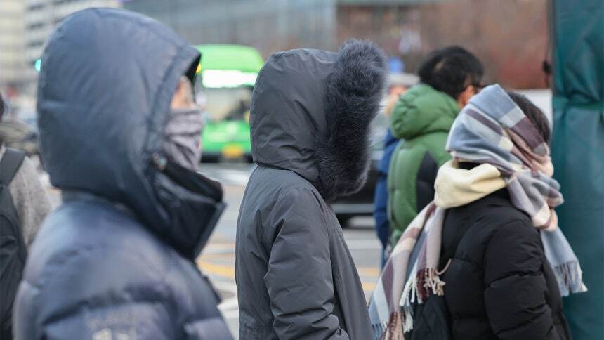 “연차는 이럴 때 쓰는 거야”…강풍에 체감온도 ?18도, 전국이 꽁꽁 얼었다 [친절한 날씨]